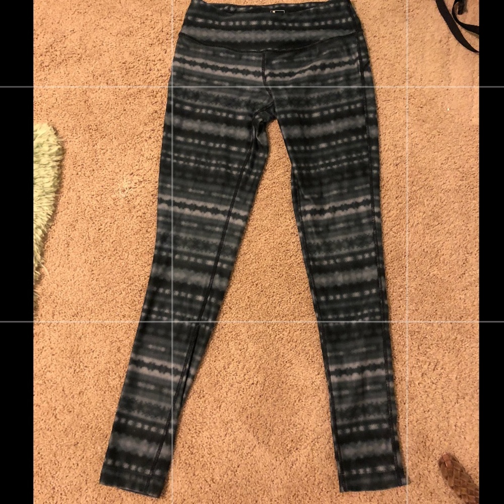 Patterned athletic leggings